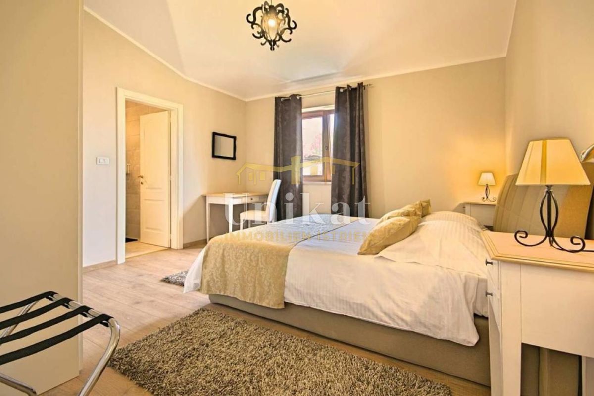 Hiša s bazenom blizu Poreča